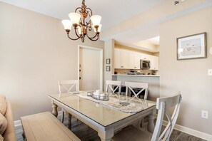 Dining - Exclusive 2BR condo with beach access (Miramar Beach)