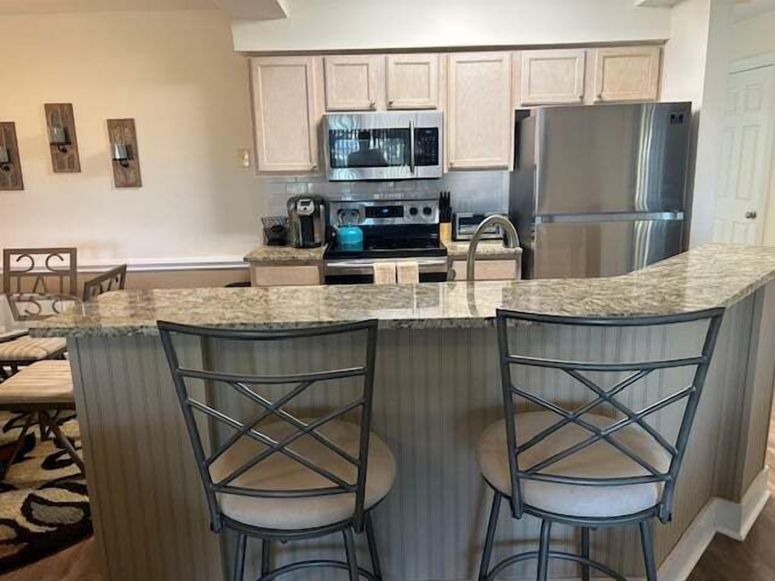 Frigorifero, microonde, forno, piano cottura