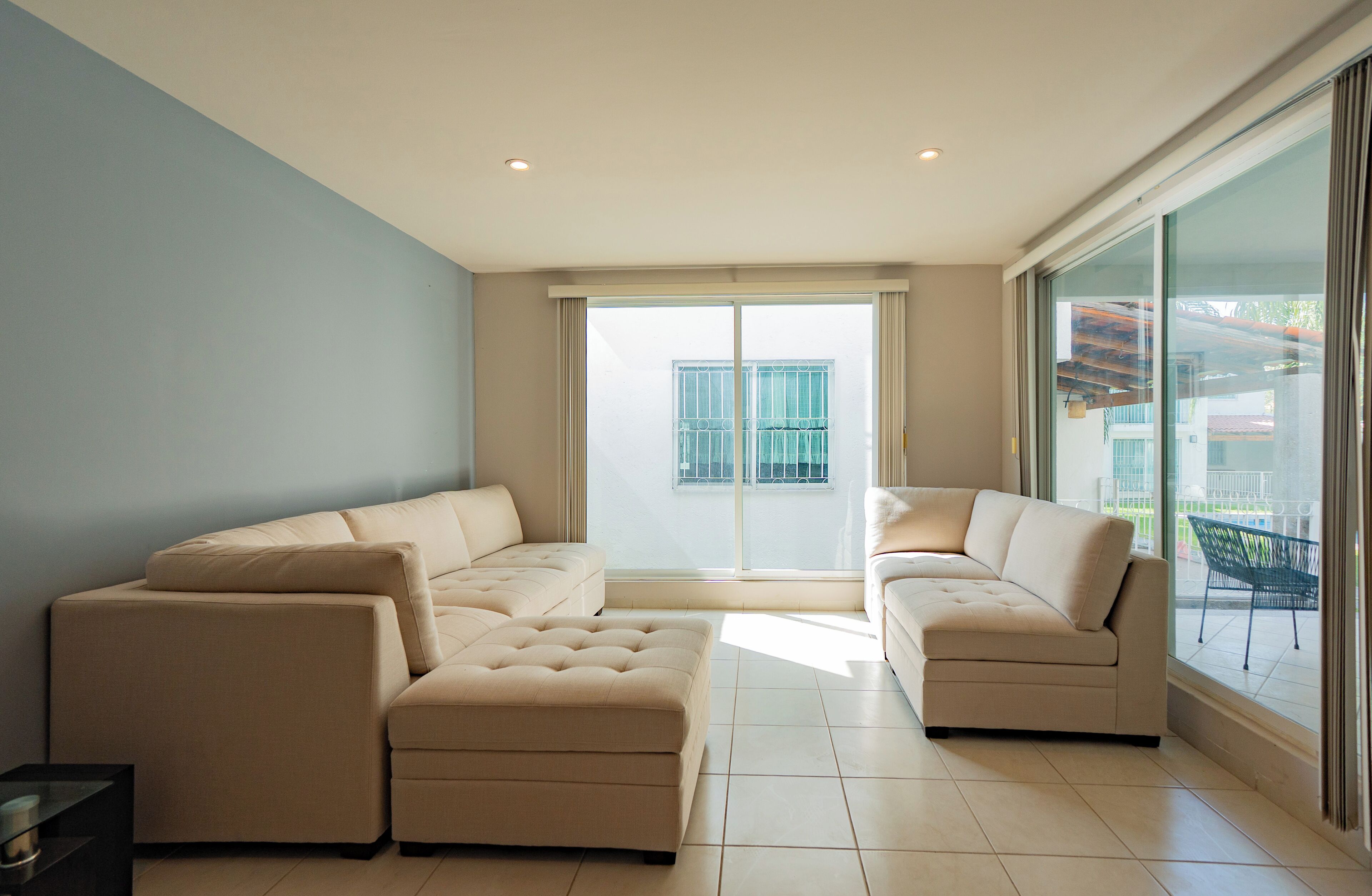 Casa familiar, vista a la alberca | Sala de estar