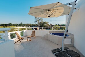 Casa familiar, vista a la alberca | Terraza o patio
