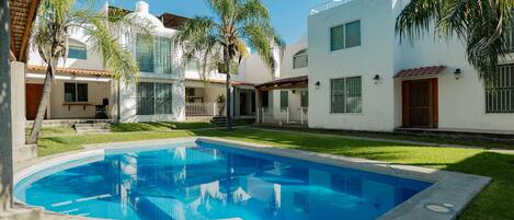 Açık yüzme havuzu