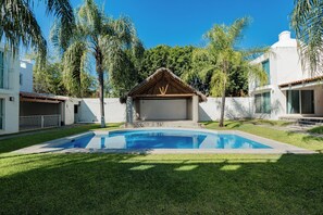 Outdoor pool - Amplia Casa con Alberca Playa del Carmen (Xochitepec)