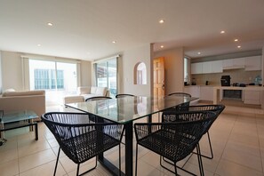 Family House, Pool View | Dining room