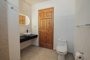 Family House, Pool View | Bathroom