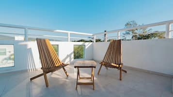 Nhà dành cho gia đình, quang cảnh hồ bơi | Hiên