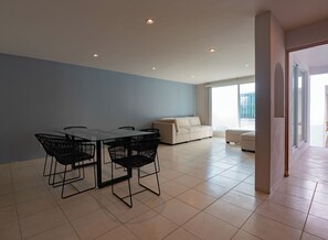 Family House, Pool View | Living room - Amplia Casa con Alberca Playa del Carmen (Xochitepec)