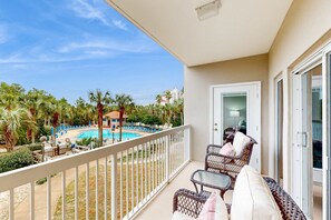 Property grounds - Exclusive beach access + luxury amenities (Miramar Beach)