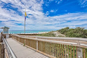 Property grounds - Exclusive beach access + luxury amenities (Miramar Beach)