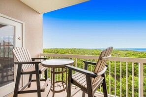 Property grounds - Exclusive 2BR condo: pool, beach access, BBQ (Miramar Beach)