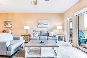 TV, offices - Exclusive Gulf-view condo with balcony (Miramar Beach)