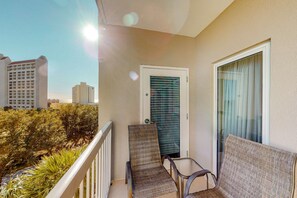 Property grounds - Exclusive Gulf-view condo, sleeps 6 (Miramar Beach)