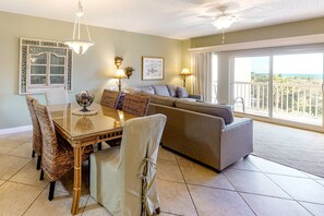 TV, DVD player, stereo - Exclusive Gulf-view condo, sleeps 6 (Miramar Beach)