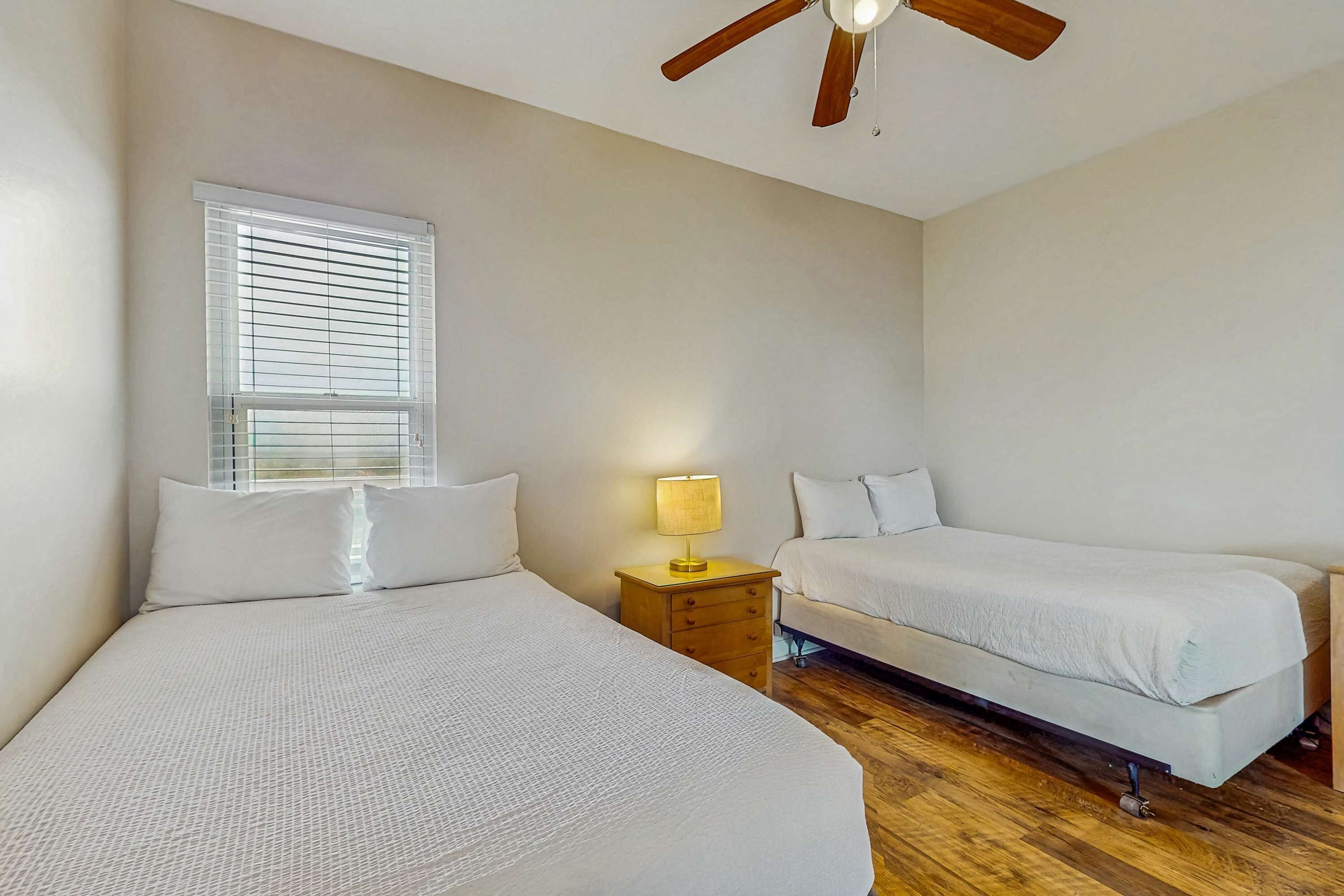 2 bedrooms, iron/ironing board, WiFi