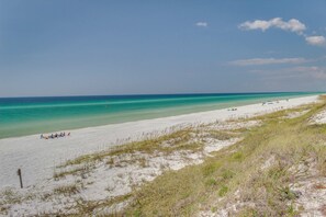 On the beach - 2BR Gulf view condo with resort perks (Miramar Beach)