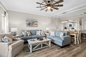 TV, DVD player, offices - 2BR Gulf view condo with resort perks (Miramar Beach)