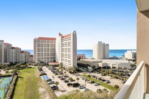 Property grounds - Gulf Views & Resort Access, Beach Steps Away (Miramar Beach)