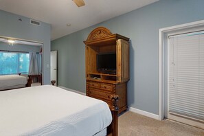 2 bedrooms, iron/ironing board, WiFi, bed sheets - Exclusive 2BR: Beach, Pool, Hot Tub (Miramar Beach)