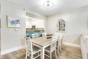 Dining - Beach views, resort amenities, serene retreat (Miramar Beach)