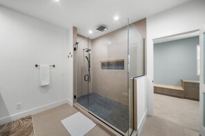 Shower, hair dryer, towels - New! Longboat Oasis-2 Ensuite's Heated Saltwater Pool and Spa! (Naples)