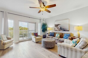 TV, DVD player - 2BR condo with pool, hot tub & beach access (Miramar Beach)