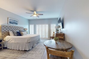 3 bedrooms, iron/ironing board, Internet, bed sheets - Steps to Beach & Pools, 3BR Resort Condo (Miramar Beach)