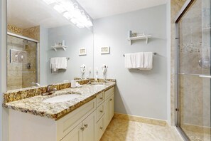 Shower, hair dryer, towels - 2BR condo with sunrise views, beach access (Miramar Beach)
