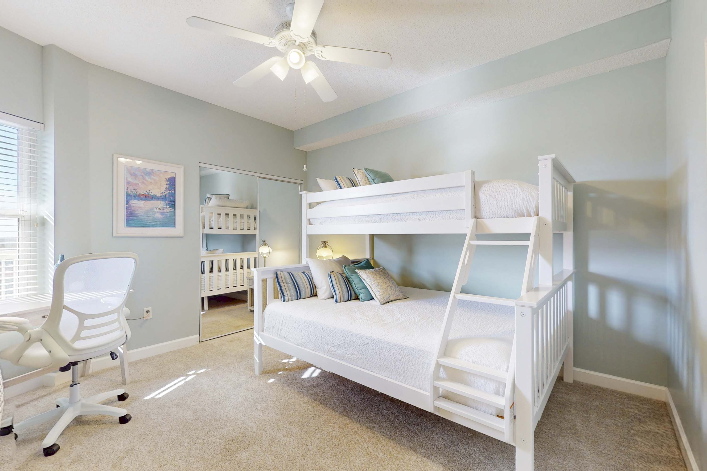 2 bedrooms, iron/ironing board, WiFi