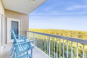 Property grounds - 2BR condo with sunrise views, beach access (Miramar Beach)
