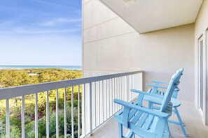 Property grounds - 2BR condo with sunrise views, beach access (Miramar Beach)