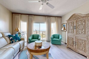 TV, DVD player, stereo - 2BR condo with Gulf views, pools, tennis (Miramar Beach)