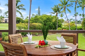 Outdoor dining - NEW LISTING 
Beautiful Kailua Kona 2-bed 2-bath condo w/AC in at KKSRC by beach (Kailua-Kona)