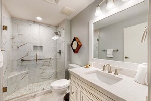 Shower, hair dryer, towels - Exclusive 3BR condo with Gulf views (Miramar Beach)