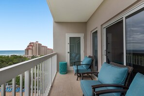 Property grounds - 3BR Gulf View Condo w/ Hot Tub Access (Miramar Beach)