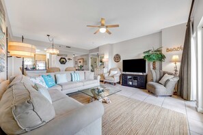 Een televisie, een dvd-speler en een stereo