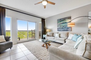 TV, DVD player, stereo - Gulf view resort condo w/ shared pools, hot tub, tennis, & beach tram (Miramar Beach)