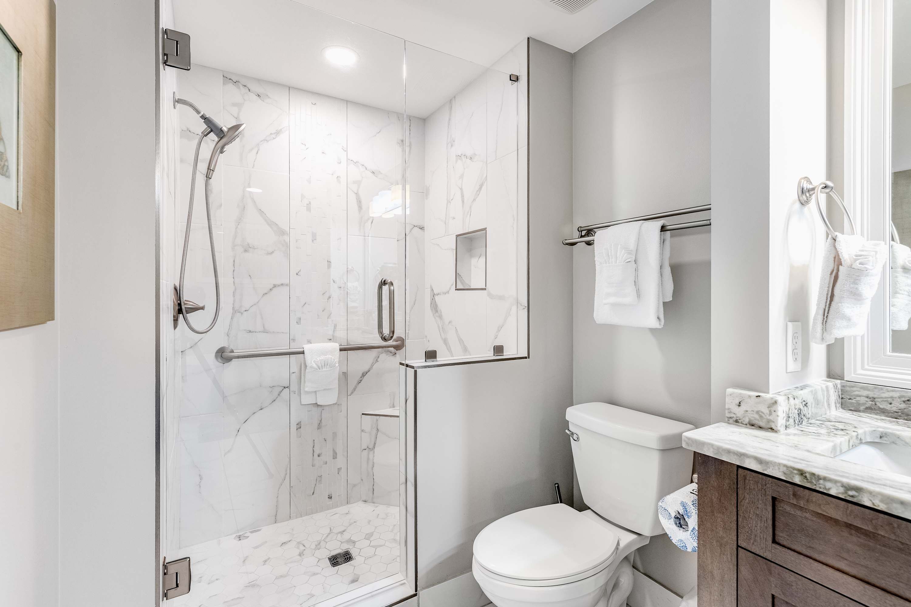 Shower, hair dryer, towels