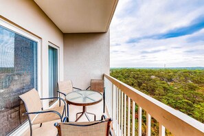Property grounds - 2BR condo with ocean views and pool access (Miramar Beach)