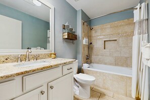 Shower, hair dryer, towels - Exclusive 2BR, steps to beach access (Miramar Beach)