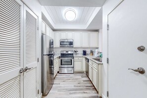 Fridge, microwave, oven, stovetop - 2BR Resort Condo: Balcony, Pool, Beach Access (Miramar Beach)