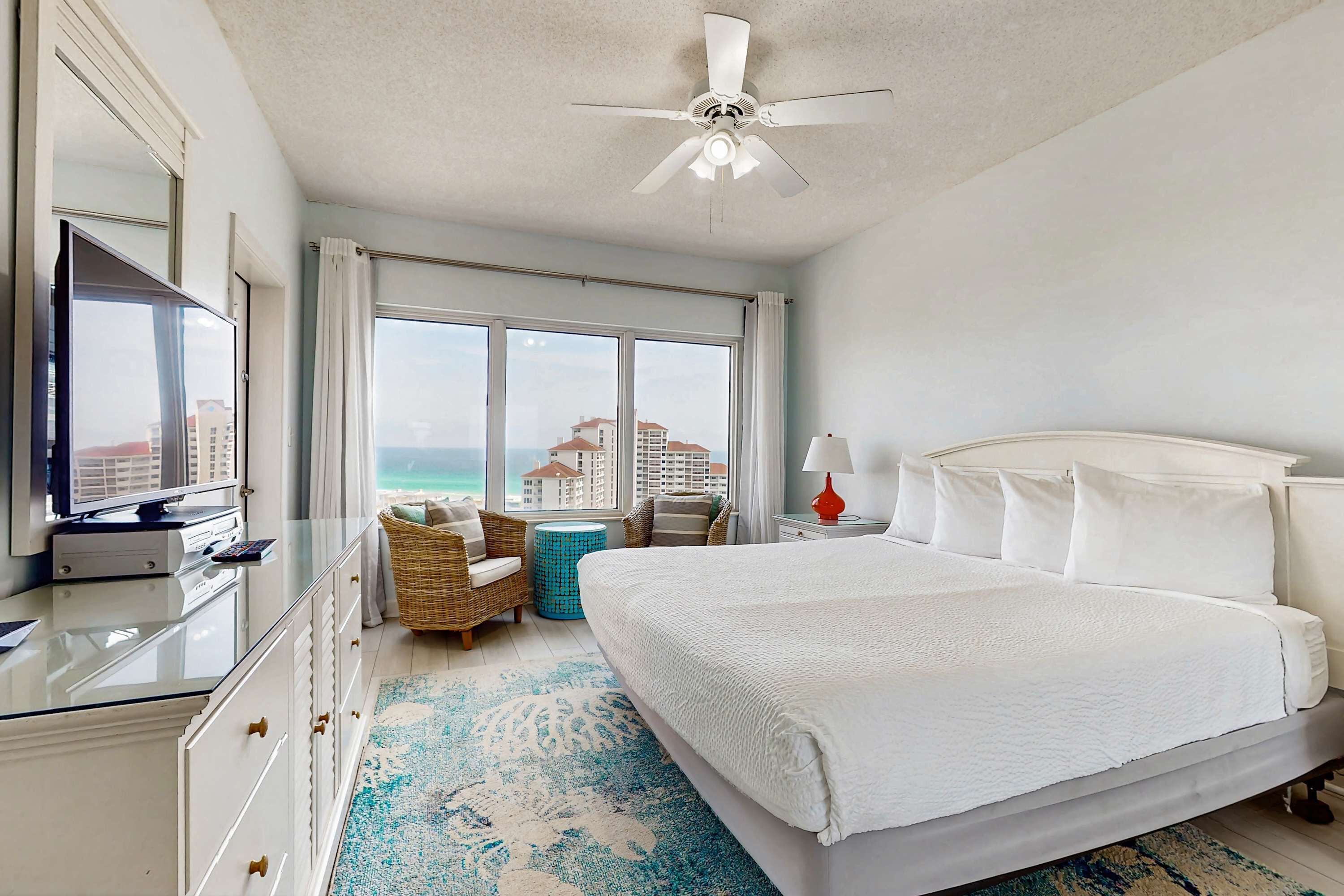 2 bedrooms, iron/ironing board, WiFi