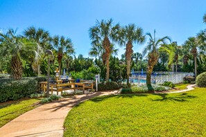 Outdoor dining - Exclusive Gulf-front condo w/ resort amenities (Miramar Beach)