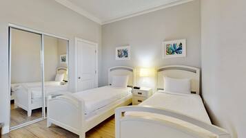 2 bedrooms, iron/ironing board, WiFi