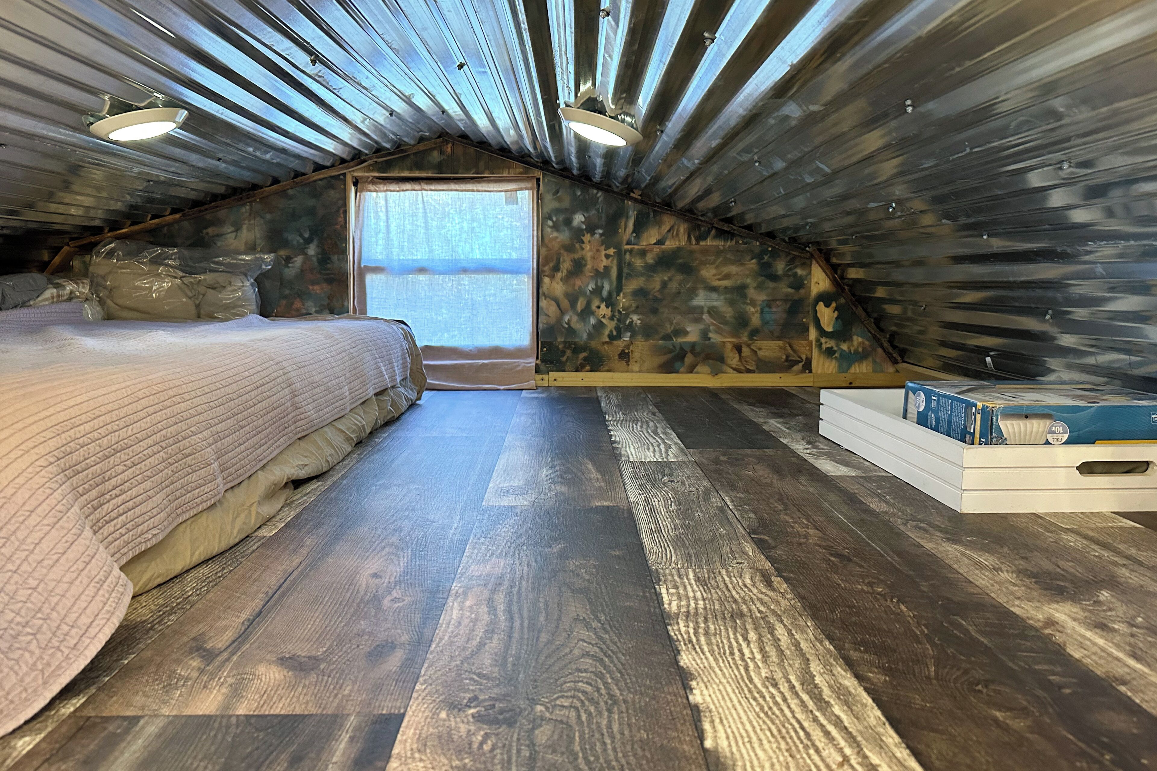 1 bedroom, bed sheets