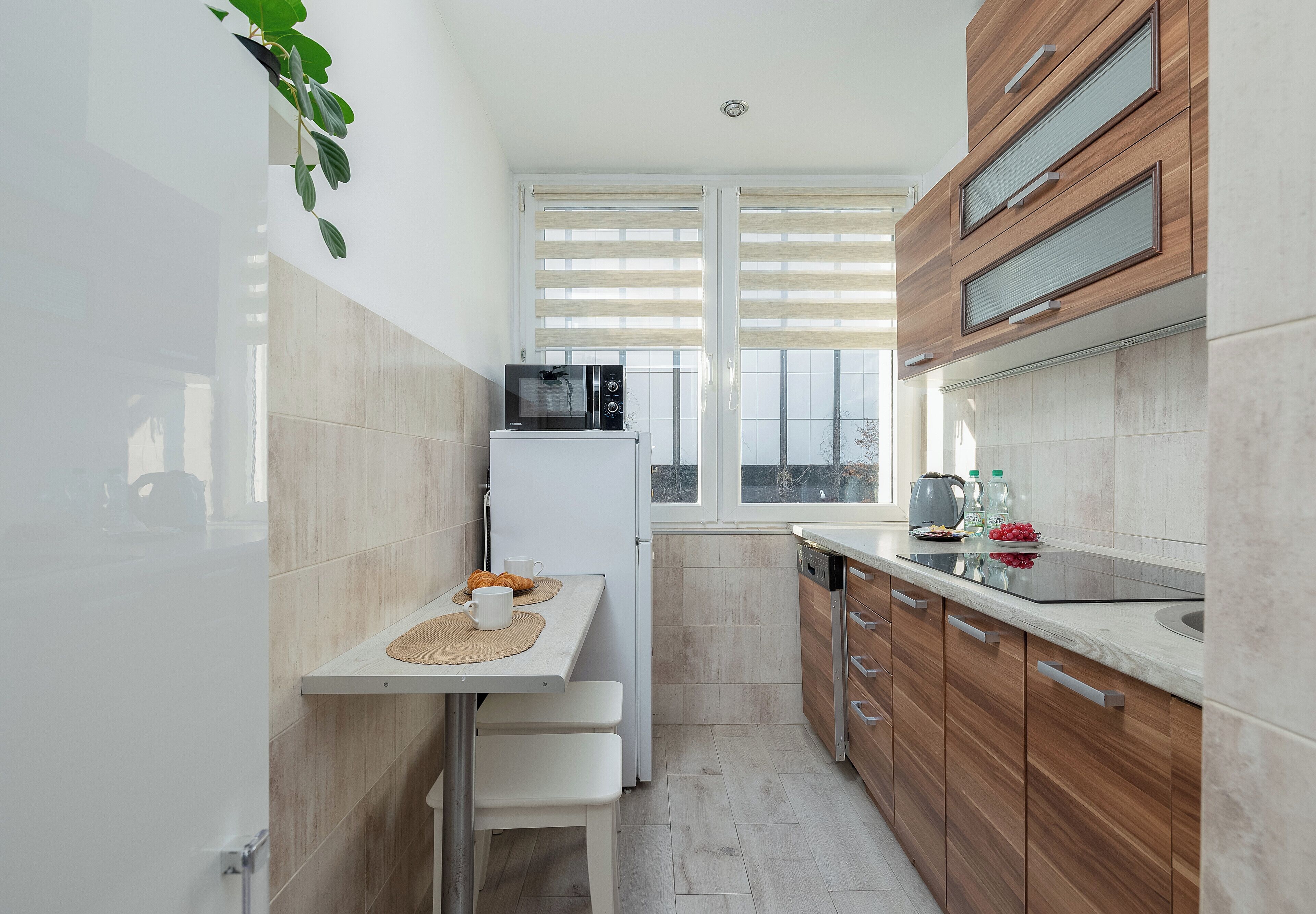 冰箱、微波炉、烤箱、炉灶