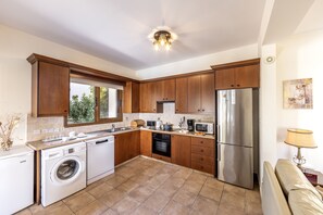 Fridge, microwave, oven, dishwasher - Villa Relax, just steps from Latchi beach with a private pool and terraces. (Latchi Beach)