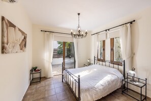 Iron/ironing board, free WiFi, bed sheets - Villa Relax, just steps from Latchi beach with a private pool and terraces. (Latchi Beach)