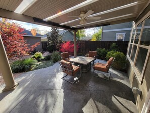 Terrace/patio - Beautiful 4-bedroom Home with Hot Tub Near BSU and Downtown (Boise)