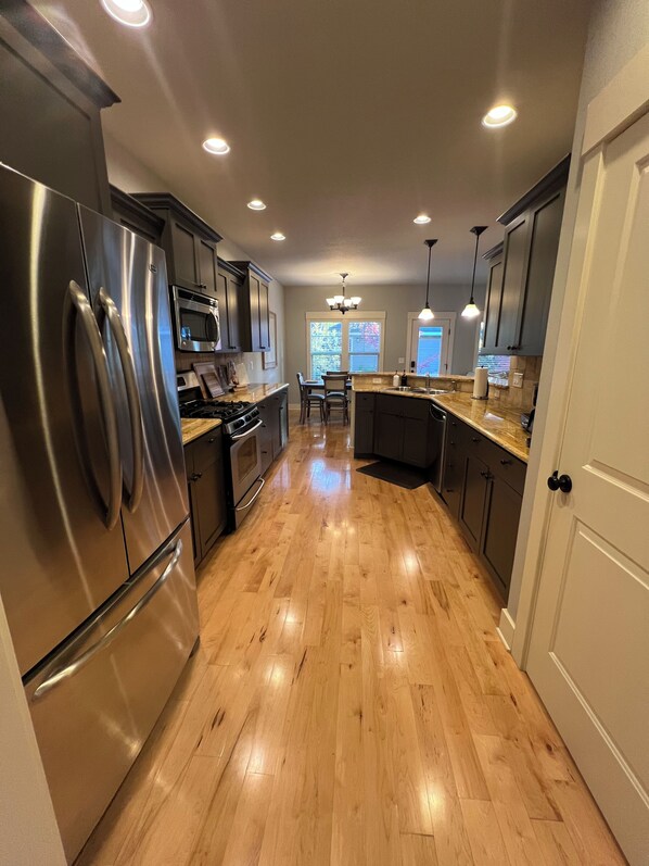 Private kitchen - Beautiful 4-bedroom Home with Hot Tub Near BSU and Downtown (Boise)