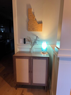 Interior - Beautiful 4-bedroom Home with Hot Tub Near BSU and Downtown (Boise)