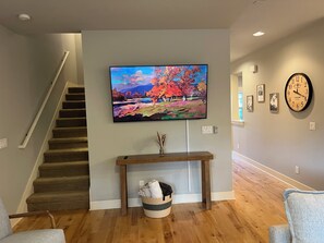 Interior - Beautiful 4-bedroom Home with Hot Tub Near BSU and Downtown (Boise)